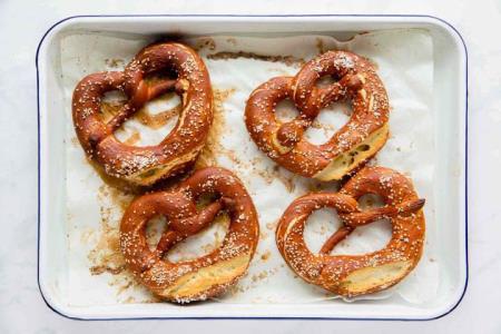 german-soft-pretzels-13b-jernejkitchen