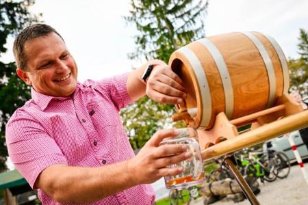 obcina_hoce_slivnica_oktoberfest_2023_pivola_MP76556_pigac_si